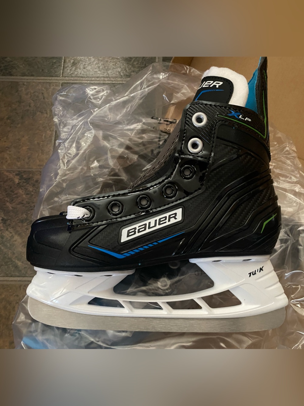 New in box- Bauer youth XLP hockey skates
